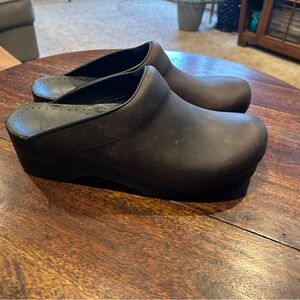 Dansko Professional Oiled Leather Clogs – Size 44 – Brown – Excellent Condition
